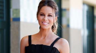 Kista Ovarium Pecah, Kate Beckinsale Tak Tahan Rasa Sakitnya