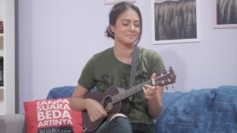 Begini Gaya Aurelie Moeremans Main Ukulele