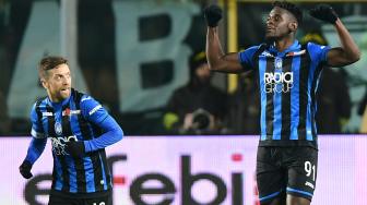 Pemain depan Atalanta Duvan Zapata merayakan golnya selama pertandingan lanjutan Coppa Italia antara Atalanta melawan Juventus di Stadion Atleti Azzuri d'Italia, Bergamo, Italia, Kamis (31/1) dini hari WIB. [Miguel MEDINA / AFP]
Miguel MEDINA / AFP
