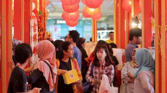 Suasana di Mal Taman Anggrek, Jakarta Barat, Sabtu (2/2). [Suara.com/Fakhri Hermansyah]
