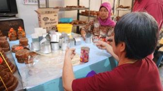 Kami Mengunjungi Penghasil 2 Ton Kue Keranjang Khas Imlek di Yogyakarta