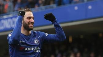 Chelsea Gilas Huddersfield 5-0, Higuain Cetak Dua Gol