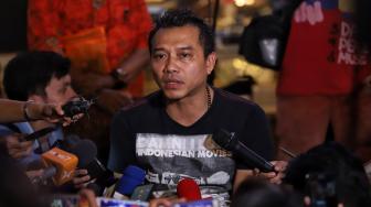 Anggota DPR RI Anang Hermansyah memberi keterangan tentang penolakan RUU Permusikan di Cilandak Town Square, Jakarta, Senin (4/2). [Suara.com/Muhaimin A Untung]