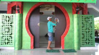 Suasana musholla Babah Alun di  Ancol, Jakarta Utara, Rabu (6/2). [Suara.com/Fakhri Hermansyah]