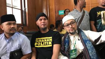 Jalani Sidang Perdana Ujaran Idiot, Ahmad Dhani Tak Didampingi Keluarga