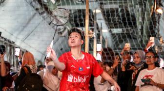 Liliyana Natsir Bermain Bulu Tangkis di Ketinggian 17.500 Kaki