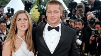 Brad Pitt Hadiri Ultah ke-50 Jennifer Aniston, Balikan?