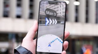 Google Uji Coba Teknologi AR untuk Navigasi di Google Maps