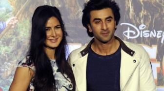 Momen Para Mantan di Filmfare 2019, Katrina Kaif - Ranbir Kapoor Pelukan