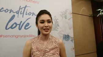 Intip Gaya Sandra Dewi Jadi Bridesmaid, Tak Kalah Cantik dari Pengantin