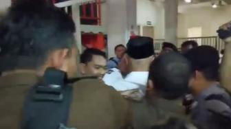 Ada Pekik Takbir, Sidang Ahmad Dhani Ricuh