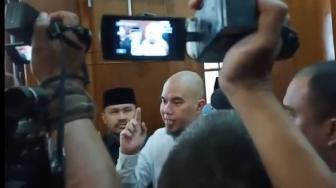 Ibu Belum Jenguk Ahmad Dhani di Surabaya