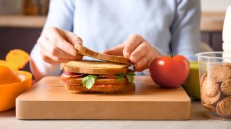 Ide Sarapan Sehat dan Simpel, Coba Resep Sandwich Tuna Pedas yuk!