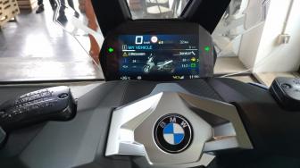 BMW Siapkan Sistem Cruise Control Bagi Sepeda Motor