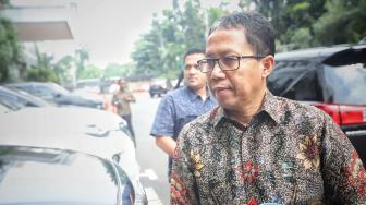 Plt Ketua Umum PSSI Joko Driyono saat tiba menjalani pemeriksaan di gedung Direktorat Reserse Kriminal Umum, Polda Metro Jaya, Jakarta, Senin (18/2). [Suara.com/Muhaimin A Untung]