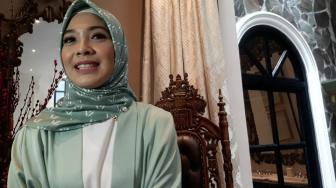 Dian Ayu Kumpulkan 1.000 Mukena, Buat Apa?