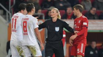 Gara-gara Wasit Wanita, TV Iran Batal Tayangkan Laga Bayern Munchen