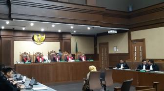 Ribuan Maaf hingga Ucapan Tobat Eni Saragih di Sidang PLTU Riau-1