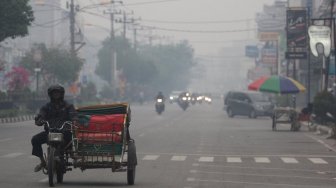 Kabut Asap Kebakaran Hutan dan Lahan Selimuti Pekanbaru Riau