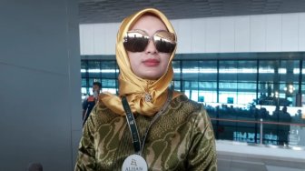 Umrah Bareng Keluarga, Zaskia Gotik Boyong 11 Orang