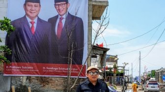 Fadli Zon Pasang Baliho Raksasa Prabowo - Sandiaga di Tambaklorok