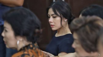 Istri Richard Muljadi, Shalvynne Chang saat menghadiri sidang putusan di Pengadilan Negeri Jakarta Selatan, Kamis (21/2). [Suara/Muhaimin A Untung]