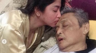 Jenazah Ayah Dewi Perssik Dimakamkan Siang Ini di Makam Keluarga