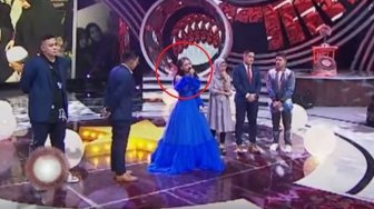 Seisi Studio Nangis, Putri DA Pingsan Teringat Sosok Ayah