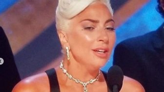 Wow, Lady Gaga Kenakan Berlian 128 Karat ke Oscar