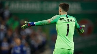 Kiper Chelsea, Kepa Arrizabalaga, menolak diganti saat melawan Manchester City pada final Piala Liga Inggris di Stadion Wembley, London, Inggris, Minggu (24/2). [Adrian DENNIS / AFP]