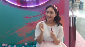 Ini Alasan Lipstik Jadi Make up Andalan Tatjana Saphira