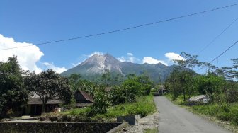 Cuaca Cerah, Deretan Foto Merapi Kala Senja Banjiri Lini Masa