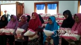 Viral Video Emak-emak Dikasih Beras Bansos dan Nyatakan Dukung Jokowi