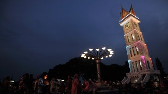 Menyusuri Detak Waktu Perjalanan Kota Bukittinggi di Menara Jam Gadang