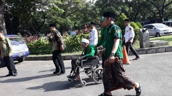 Cium Hajar Aswad, Mbah Maimum Zubair Dapat Pengawalan Khusus