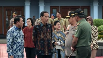 Jokowi ke Gorontalo Bagikan Kartu Indonesia Pintar dan Tinjau Panen Jagung