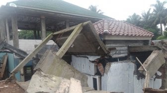 Sehabis Hujan, Masjid dan Dua Rumah di Bogor Amblas Sedalam 3 Meter