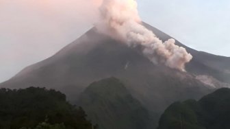 Pasca Guguran Awan Panas, Beberapa Lokasi Terkena Hujan Abu Gunung Merapi