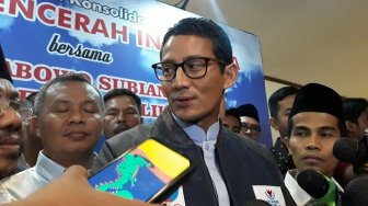 Sandiaga Sedang Makan, Ikannya Diambil Bobby Kucing Kesayangan Prabowo