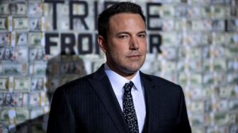 Ben Affleck Hadiahkan Kalung Penuh Makna untuk Jennifer Lopez, Harganya Rp130 Juta