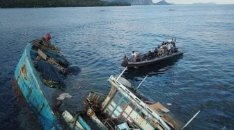 Nekat Mencuri Ikan di Natuna, 3 Kapal Vietnam Ditenggelamkan