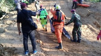 Hari Kedua Pencarian, 5 Korban Tanah Longsor Di Lokasi Penambangan Emas Liar Di Bengkayang Ditemukan Tewas