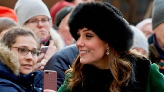 Pakai Baju Lawas, Kate Middleton Tetap Maksimal Menawannya