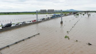 Jalan Tol Terendam Banjir