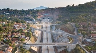 Tinjau Pengerjaan Jalan Tol Cisumdawu, Ridwan Kamil: Bisa Beroperasi Juni 2022