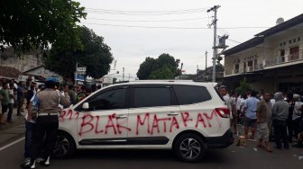 Sopir GoJek Yogyakarta Aksi Tutup Jalan, Orator: PTGI Metuo Tho!