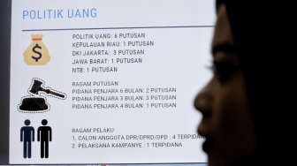 Perkembangan terbaru tentang laporan Bawaslu saat diskusi di kantor Bawaslu, Jakarta, Jumat (8/3). [Suara.com/Oke Atmaja]