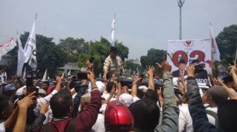 Tiba di Bandung, Prabowo Disambut Takbir oleh Pendukungnya