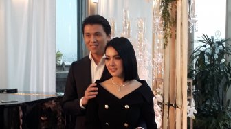 Syahrini Akui Jatuh Cinta ke Reino Barack Karena Pandai Mengaji