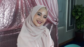 Unggah Momen Tarawih, Istri Cantik Bupati Kendal Malah Disorot